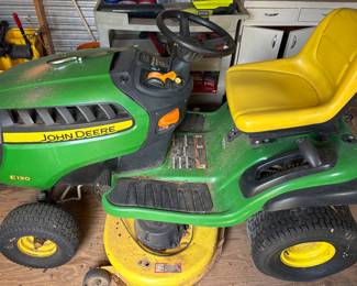 Working 100 series John Deere lawnmower with just over 300 hours