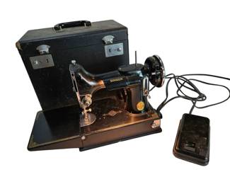 1933 Singer Featherweight Sewing Machine
