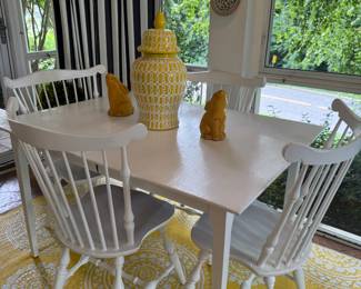 White Table and chairs