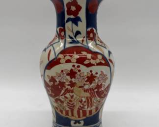 Japanese Imari style vase