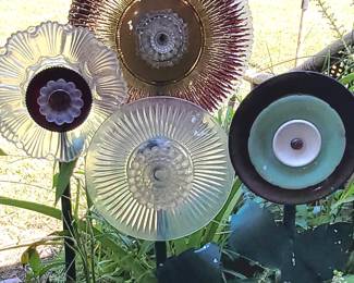 RECYCLED GLASS YARD ART