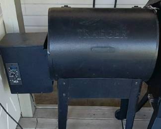 TRAEGER PELLET GRILL 