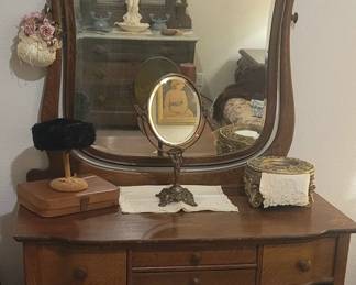 VICTORIAN DRESSER
