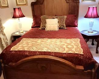 SPECTACULAR VICTORIAN BED WITH BEDDING!