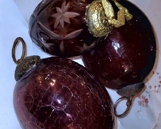 KUGEL ORNAMENTS