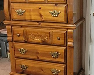 SOLID WOOD CHEST OF DRAWERS