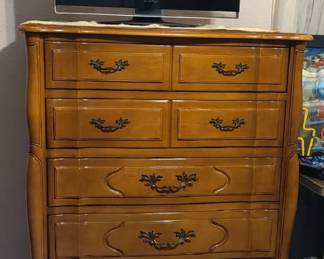 FRENCH PROVINCIAL CHEST- WE HAVE THE MATCHING DRESSER WITH MIRROR, 2 NIGHTSTANDS (SEE NEXT PIC )