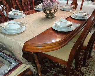 FORMAL DINING TABLE & CHAIRS WITH LEAF TO EXTEND TABLE