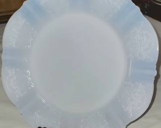 ANTIQUE MACBETH EVANS
DEPRESSION GLASS.
AMERICAN SWEETHEART
MONAX WHITE- OPALESCENT. WE HAVE SEVERAL AT THIS SALE, DIFFERENTSIZES (SEE NEXT PIC)