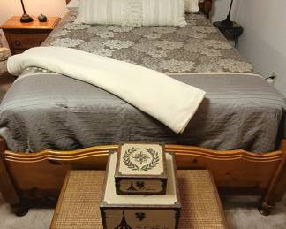 SOLID WOOD QUEEN SIZE BED WITH MATTRESS, BOX SPRINGS AND BEDDING