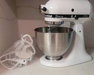 KITCHEN-AID MIXER - SUPER NICE!