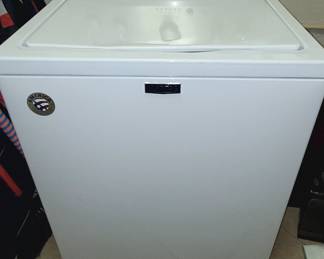 NICE MAYTAG WASHING MACHINE (SEE NEXT PIC)