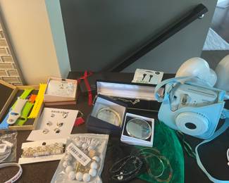 Assorted jewelry