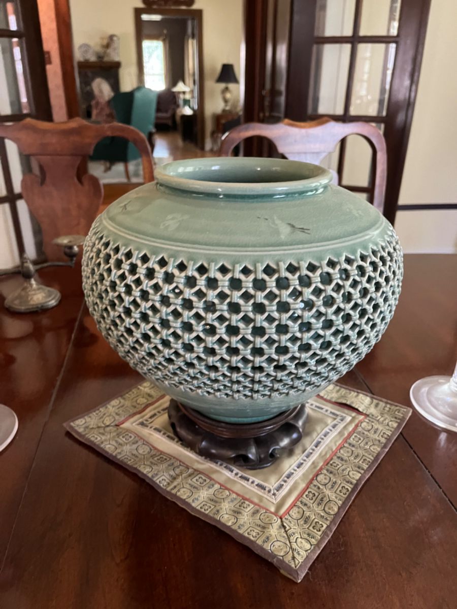 Korean reticulated Celadon vase