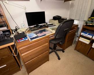 Office desk with pull out cabinet