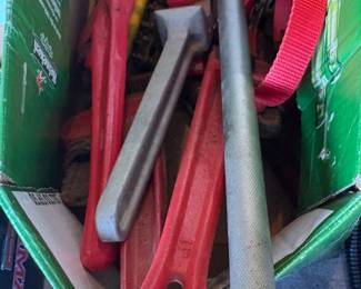 Pipe wrenches
