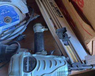 Nail gun