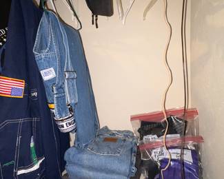 mens cummerbund sets
Levi's & wrangler jeans waist size 32 & 33