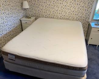 Queen Beautyrest comforpedic Loft mattress