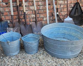 Tin buckets/tubs