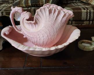 Seashell pitcher and bowl
