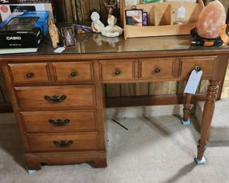 Desk/dresser with mirror