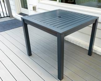 Pottery Barn Outdoor Patio Set: Sofa, End Table, Coffee Table, Rocker, Square Umbrella Table.
Rocker has paint peeling on bottom rockers.