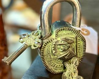 Vintage padlock with set of keys – works