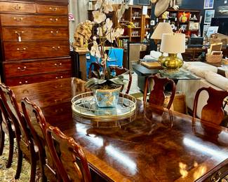 Henredon dining table with 2 leaves, 2 arm chairs and 8 side chairs