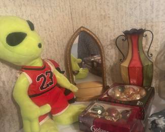 Alien, Christmas ornaments, gold like mirror, vase