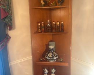 Corner shelf w Japanese eggs, vases, etc