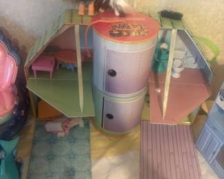Lil Bratz lounging loft w accessories