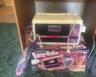 Easy bake oven w accessories. It works 🩷💜🩷💜