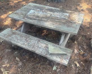 Picnic table