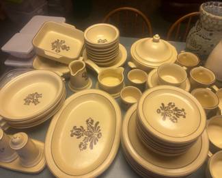 Pfaltzgraff village dinnerware collection
