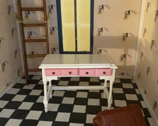 Doll house furniture & accessories