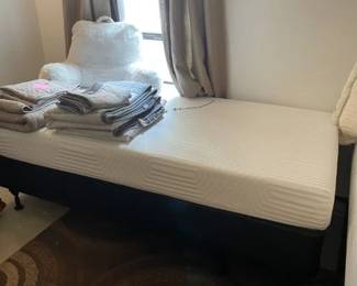 Twin bed - nice mattress