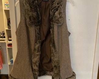 VEst w/ faux fur