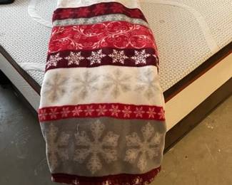 Fleece snowflake throw