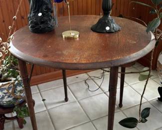 Antique Round Pedestal Table with Tiffany Style Lamp