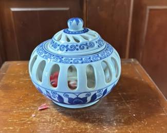 Blue and White Porcelain Ginger Jar with Lid