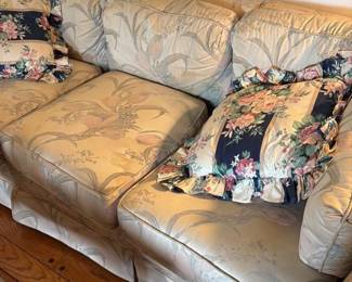 Vintage Floral Sofa with Accent Pillows