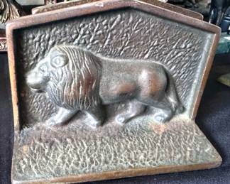 Lion bookends