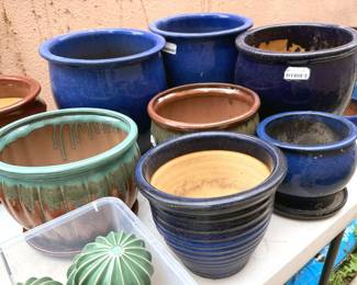  Ceramic pots in various sizes (many large!)