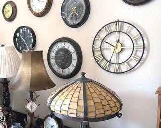 Lamps + wall clocks