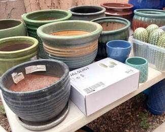  Ceramic pots in various sizes (many large!)