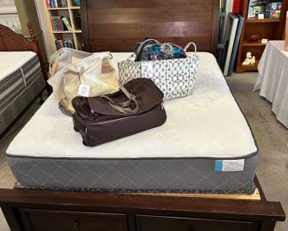 Queen Size Bed w/frame 