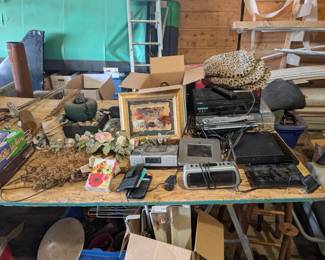Miscellaneous electronics and decor