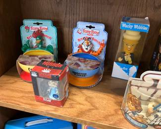 Team Tony Corn Flakes Cornelius Corn Rooster Cereal Bowl - Team Tony Frosted Flakes Tony the Tiger Cereal Bowl - Funko Wacky Wobbler Bobblehead Figure