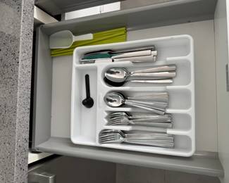 Flatware set for 8